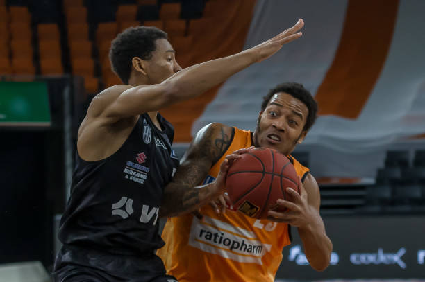 防守反击是 防守反击是